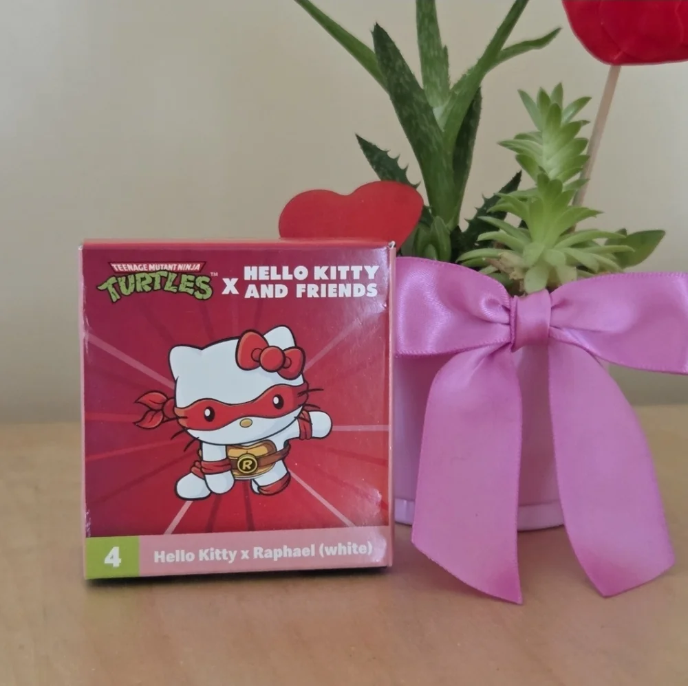 Hello Kitty x Raphael (White) Teenage Mutant Ninja Turtles Figurine Sanrio